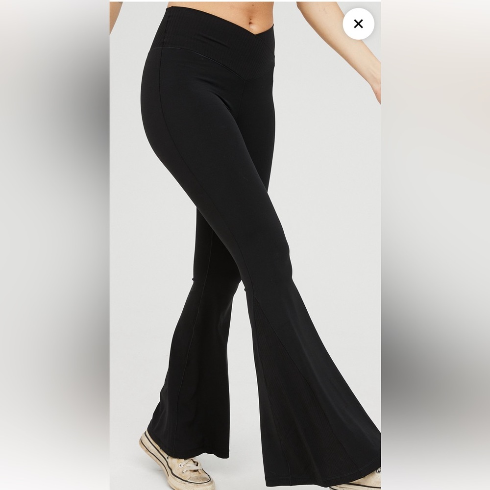 Black Aerie Ribbed Crossover Super Flare Leggings Size L